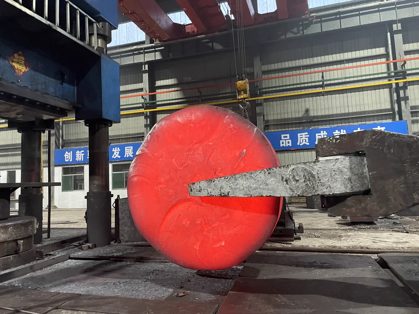 Hot forming of a large 15CrMo disc forging